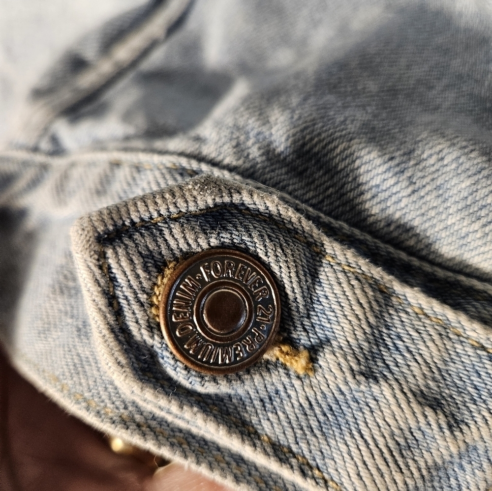 Forever 21 Los Angeles light wash denim jacket womens size s. - Picture 8 of 16